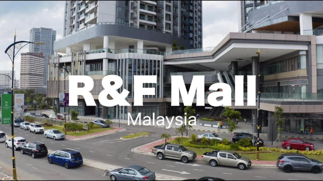 Paragon Suites Studios With Private Jacuzzi Near Ciq Rts Johor Bahru Luaran gambar