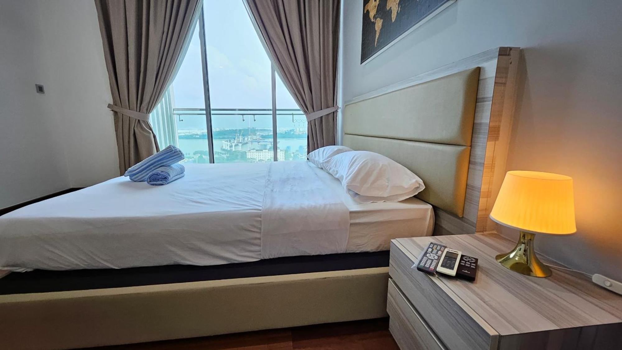 Paragon Suites Studios With Private Jacuzzi Near Ciq Rts Johor Bahru Luaran gambar