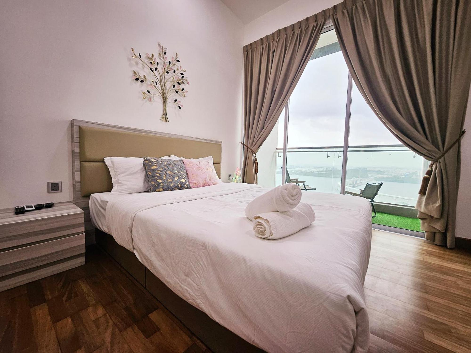 Paragon Suites Studios With Private Jacuzzi Near Ciq Rts Johor Bahru Luaran gambar
